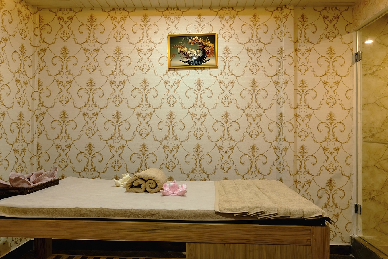 ✨ GOLD GLOW FACIAL (90 Mins) – Unleash Your Radiance! ✨
Glow like gold with our Gold Glow Hydra Facial, powered by the latest Hydra machine with ultrasound & FIR technology for deep hydration and rejuvenation. 💦💛
#spakl #spabaru #Holisticspa #spaandwellness